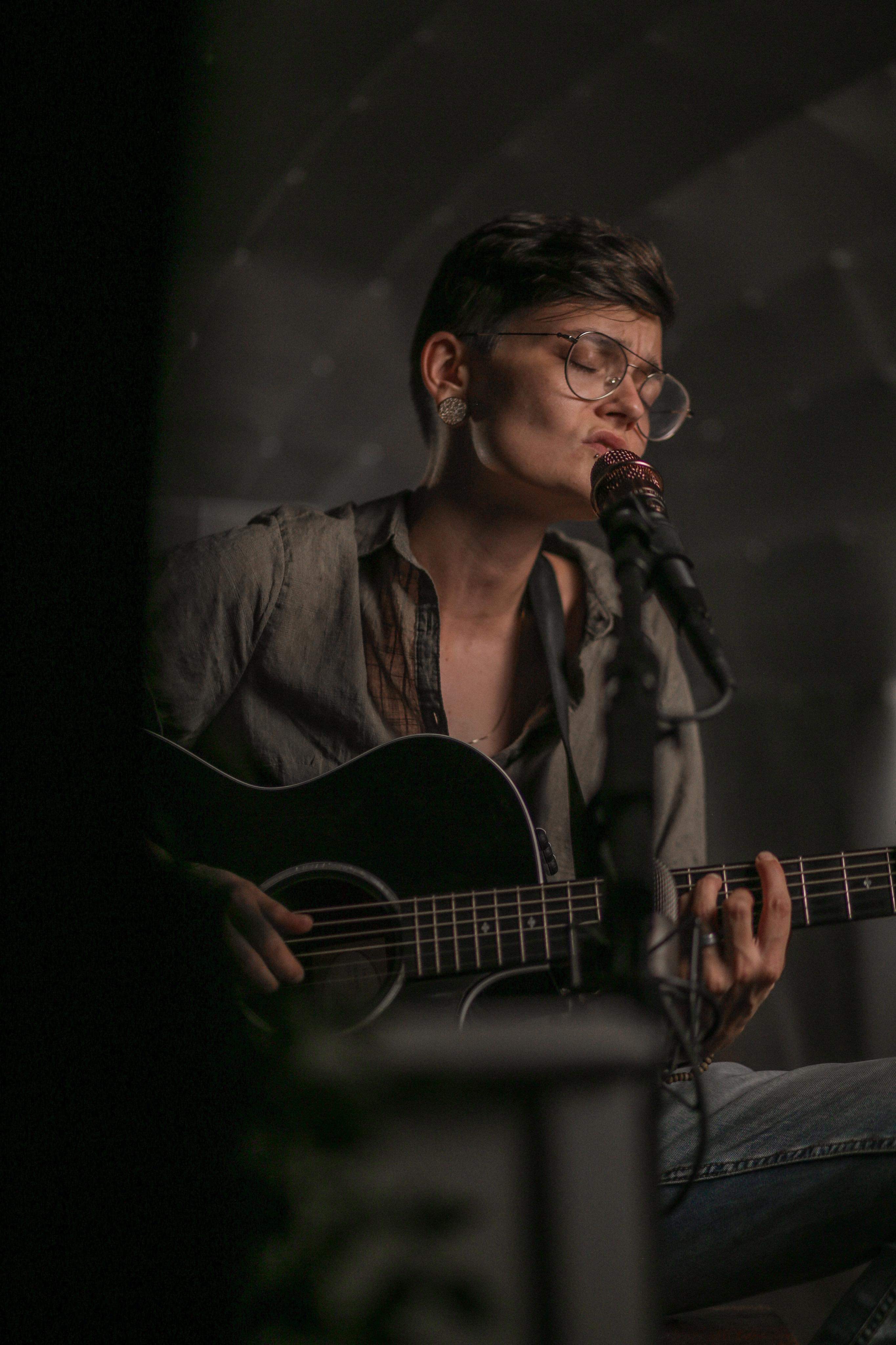 Official headshot of Toronto singer/songwriter, Christine Jackson.