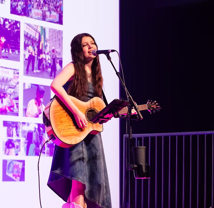 18-year old singer/songwriter, Kendall Lily, performing live.
