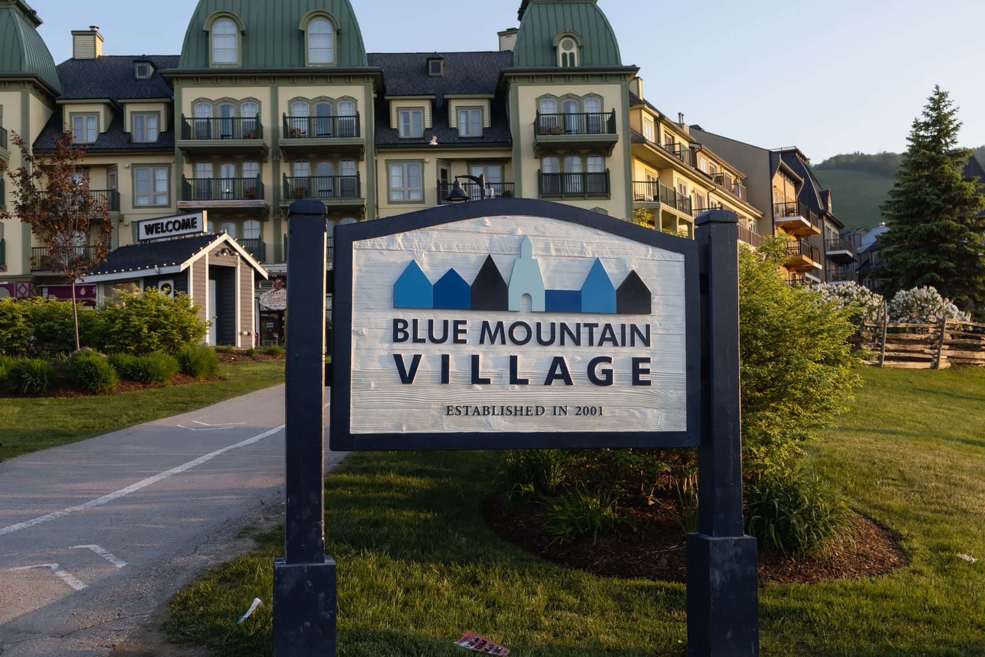 A photo of the blue mountain village sign in the summer.