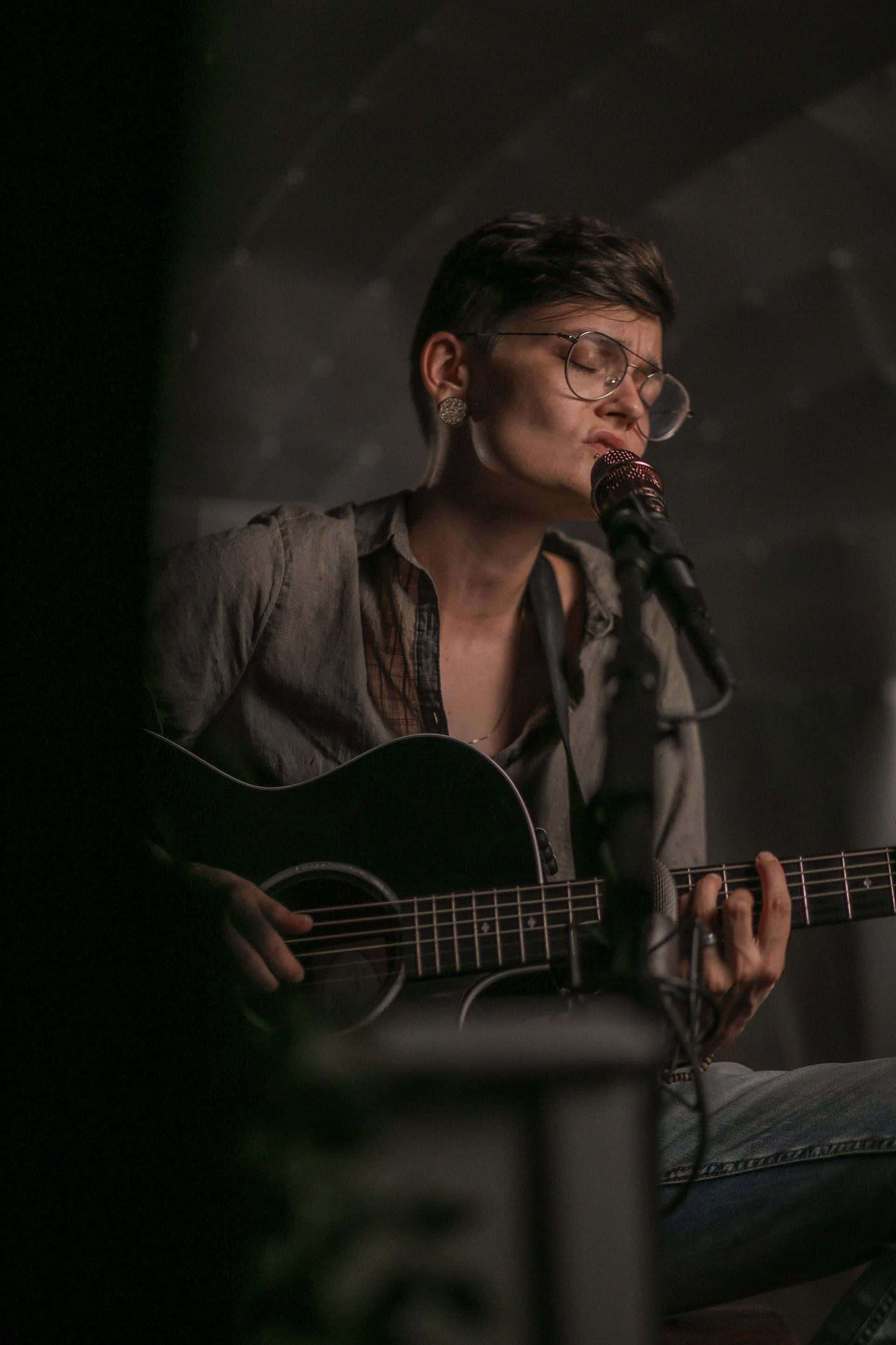 Official headshot of Toronto singer/songwriter, Christine Jackson.