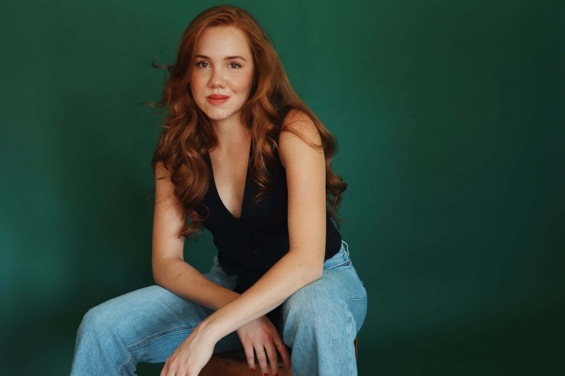 Official headshot of Emerging Country Artist, Makinna Givens