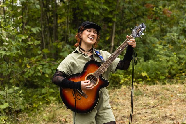 Miranda Journey brings powerhouse vocals to her acoustic performance along the Guitar Trail.