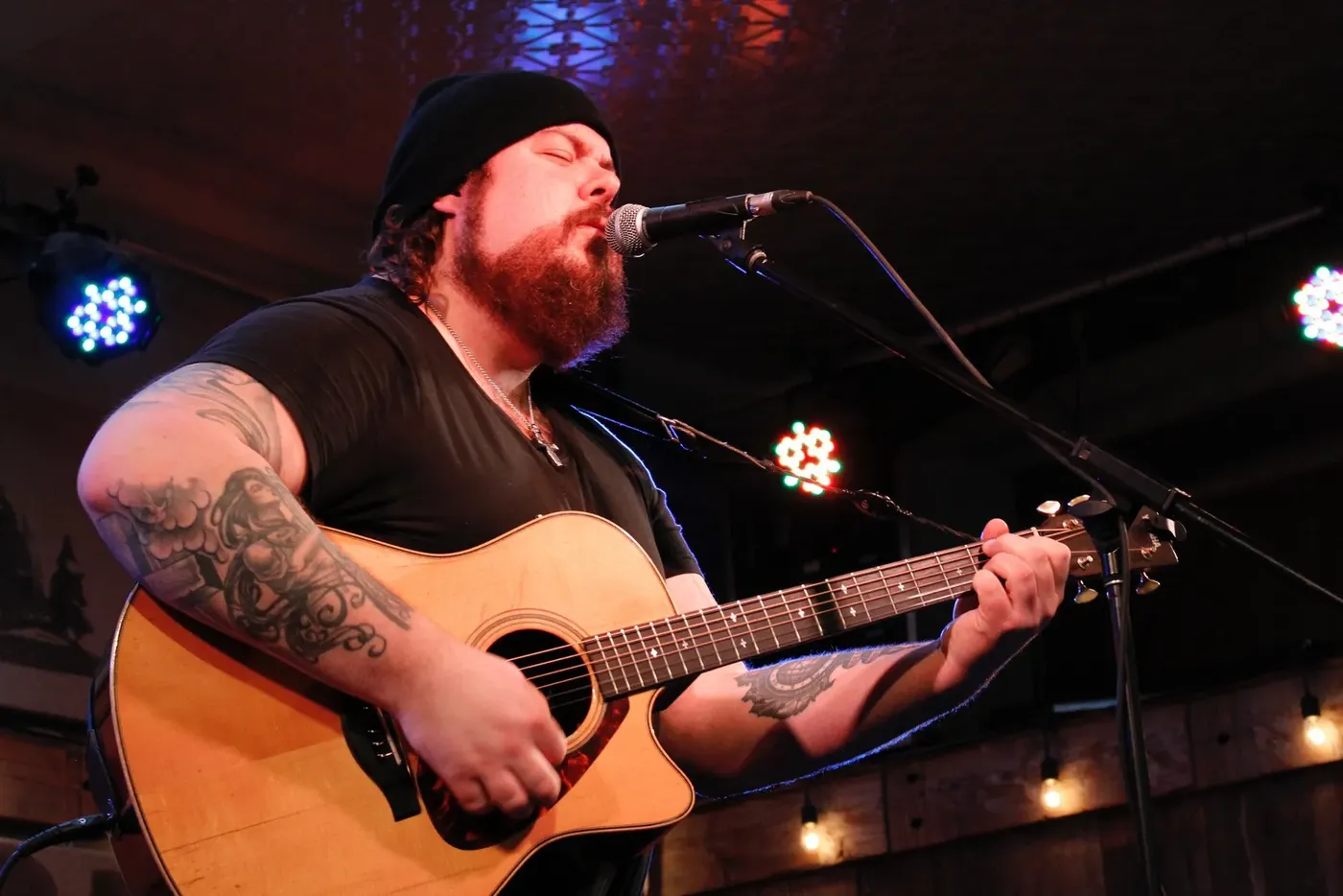 Photo of folk-fusion artist, Sammy Duke, performing live. Photo credited to Rrampt Magazine.