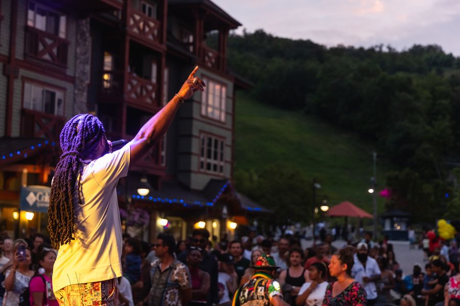 Kirk diamond and his band playing to a crowd on the Subaru Stage.