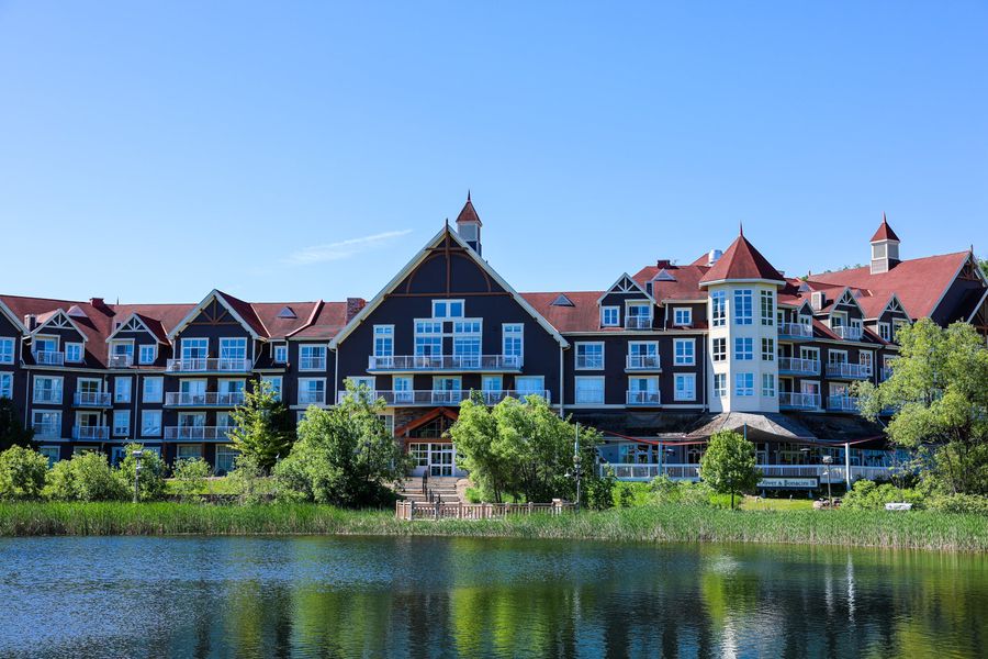 A photo of the Westin Trillium from across the Millpond. 
